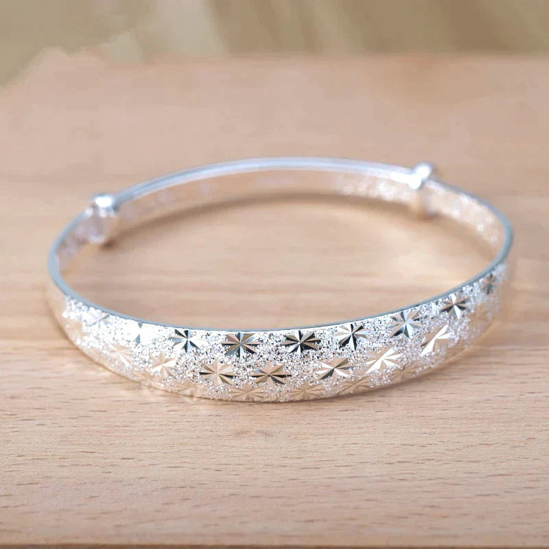 Bracelet en argent en forme d'étoile envoûtante pour un look éclatant