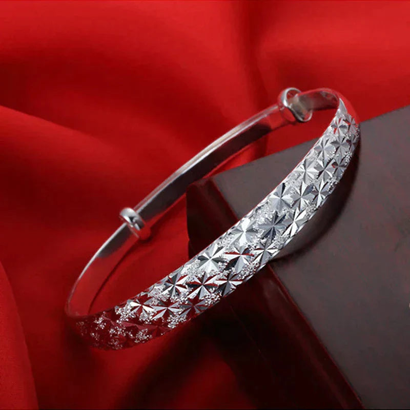 Bracelet en argent en forme d'étoile envoûtante pour un look éclatant