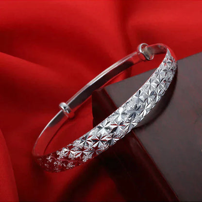 Bracelet en argent en forme d'étoile envoûtante pour un look éclatant