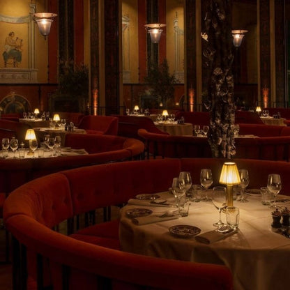 Élégance Sans Fil : Lampe de Table en Tissu Luxe Dimmable