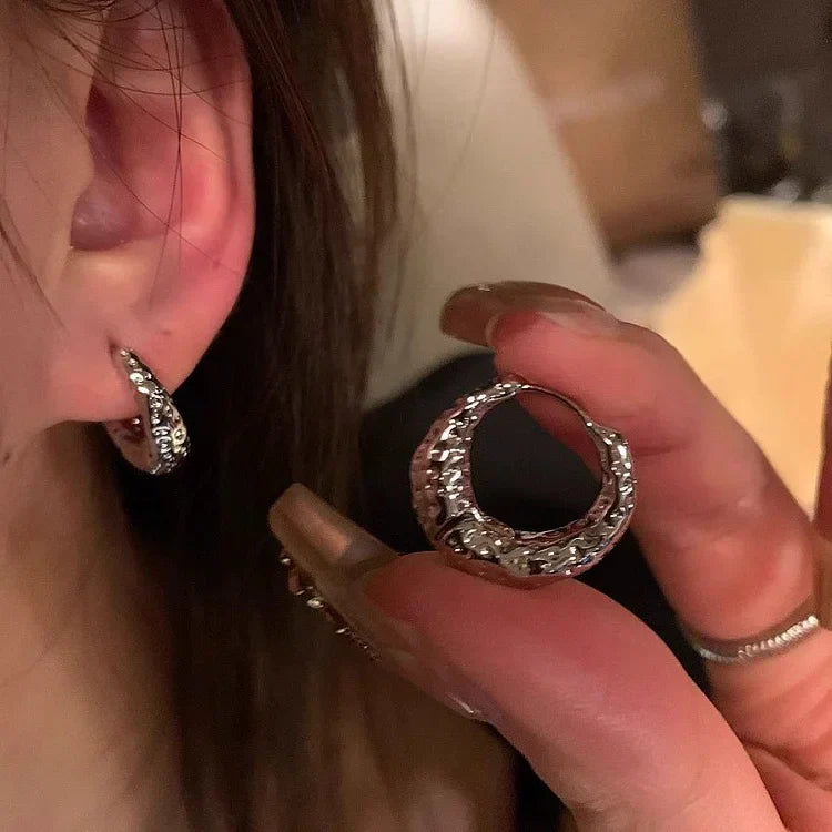 Boucles d'oreilles créoles élégantes Noor pour un look intemporel