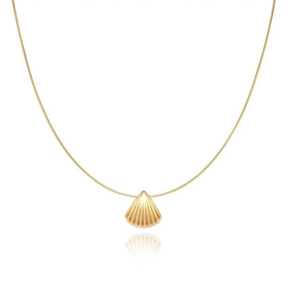 Collier Élégant Fleurs Lilas avec Coquille Saint-Jacques Dorée