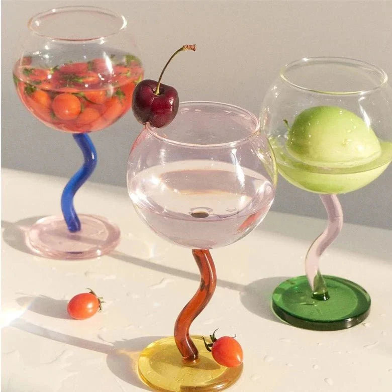 Verre coloré avec tige torsadée