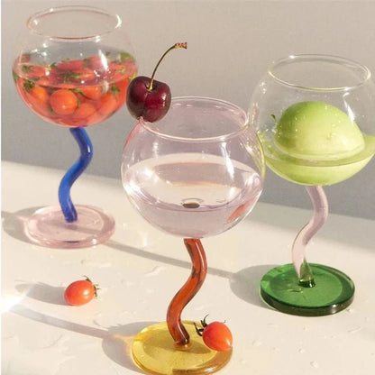 Verre coloré avec tige torsadée