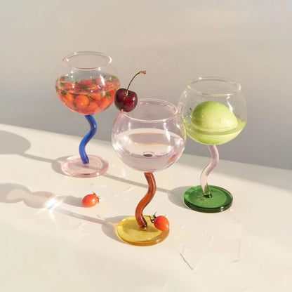 Verre coloré avec tige torsadée