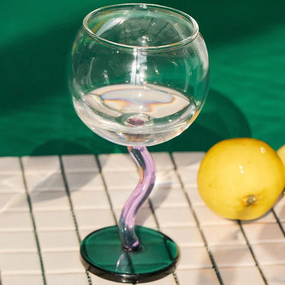 Verre coloré avec tige torsadée