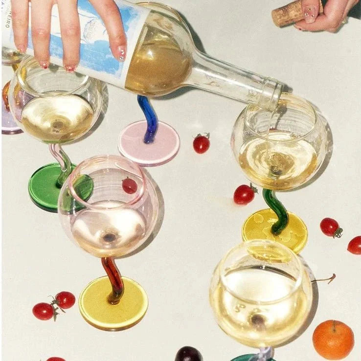 Verre coloré avec tige torsadée