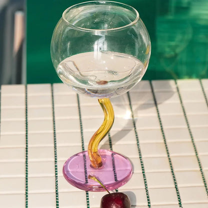 Verre coloré avec tige torsadée