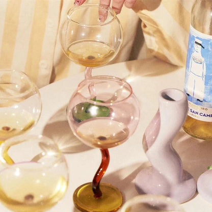 Verre coloré avec tige torsadée