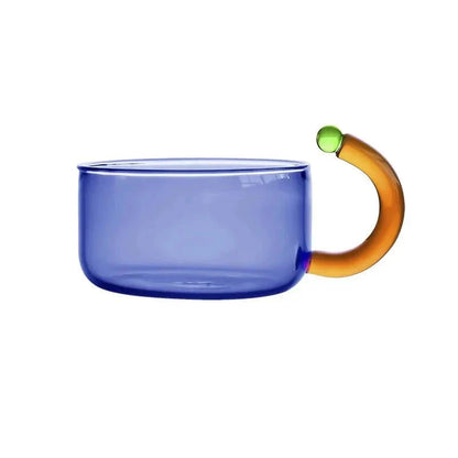 Ensemble de bouilloire et de tasses transparentes en couleur contrastante