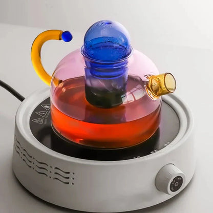 Ensemble de bouilloire et de tasses transparentes en couleur contrastante