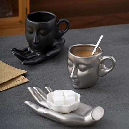 Ensemble de tasses à café avec forme de visage minimaliste