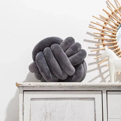 Coussin décoratif et doux avec boule nouée en effet daim