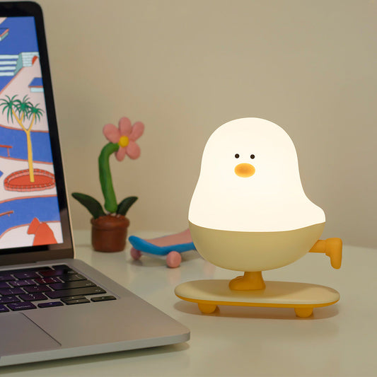 Lampe de nuit LED en silicone squeaky skateboard chicken - Cadeau parfait pour les enfants et les filles