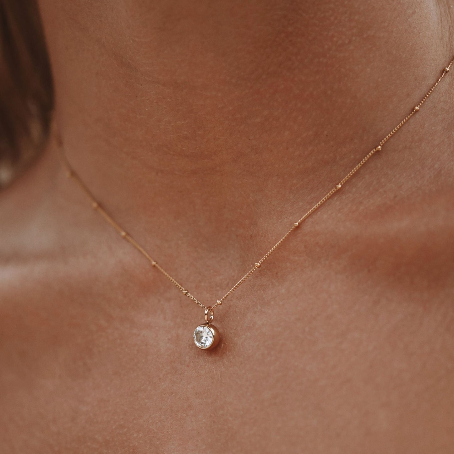 Aurora Pierre de Naissance Collier - Une Envoûtante Connexion