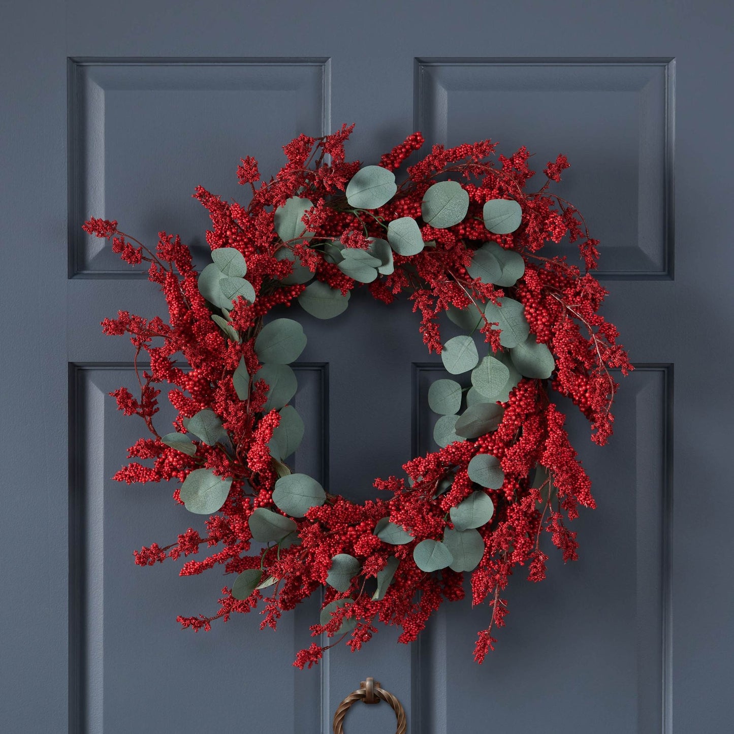 Couronne légère en eucalyptus et baies de 29 pouces – Décor festif pour porte d'entrée, Noël 2024