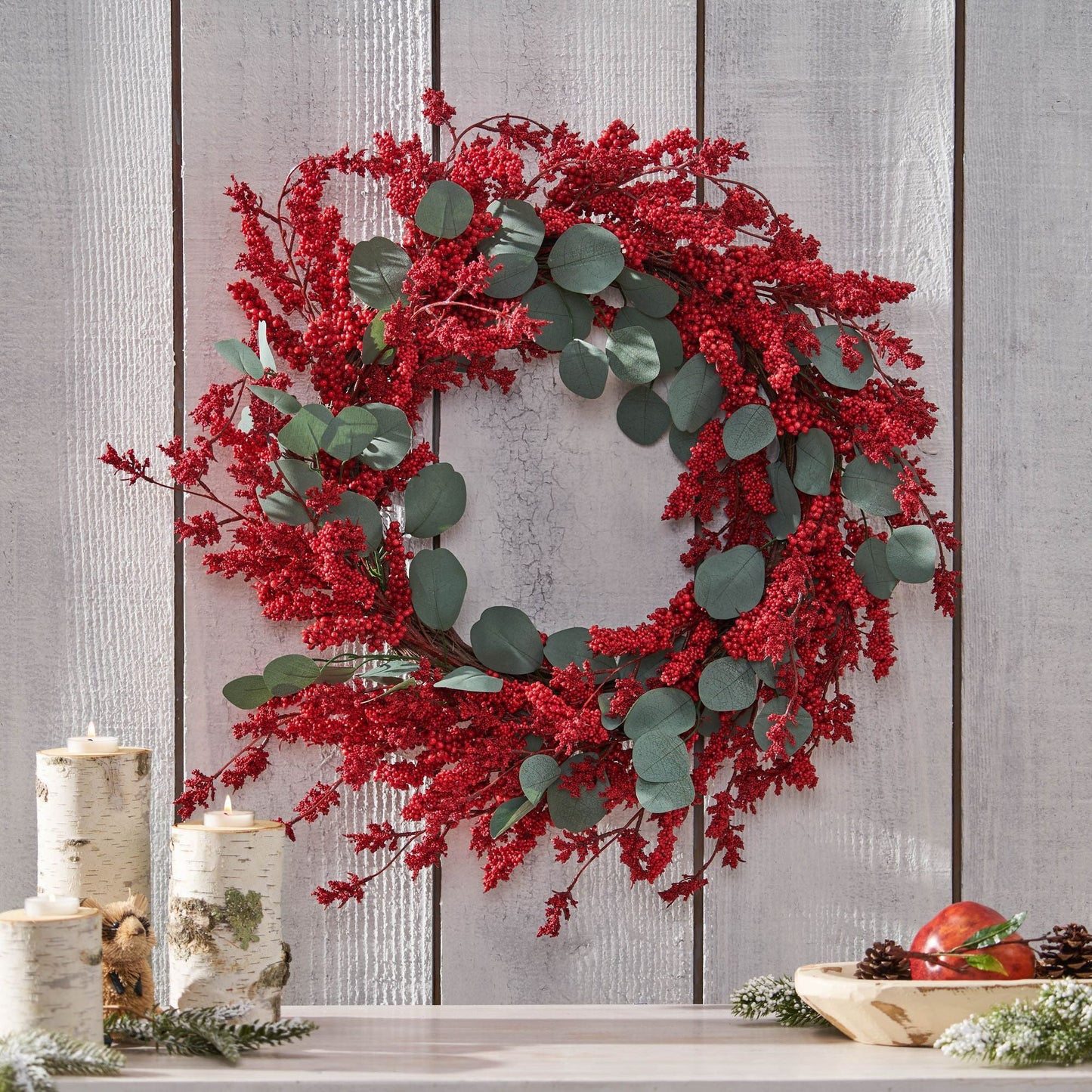 Couronne légère en eucalyptus et baies de 29 pouces – Décor festif pour porte d'entrée, Noël 2024