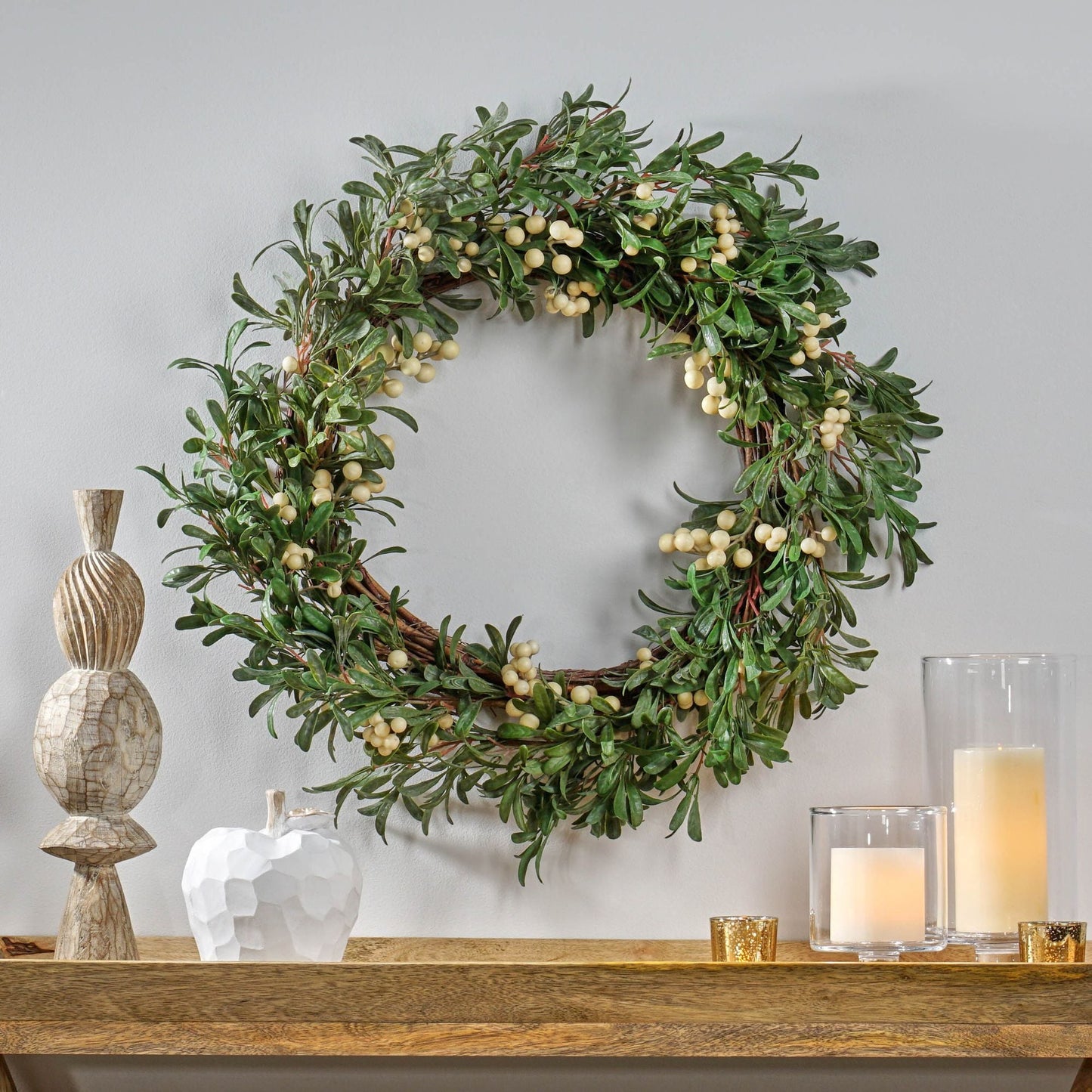 Couronne Snowberry de 29 pouces – Élégant charme d'hiver avec des baies blanches, parfait pour la porte d'entrée, décor de Noël 2024