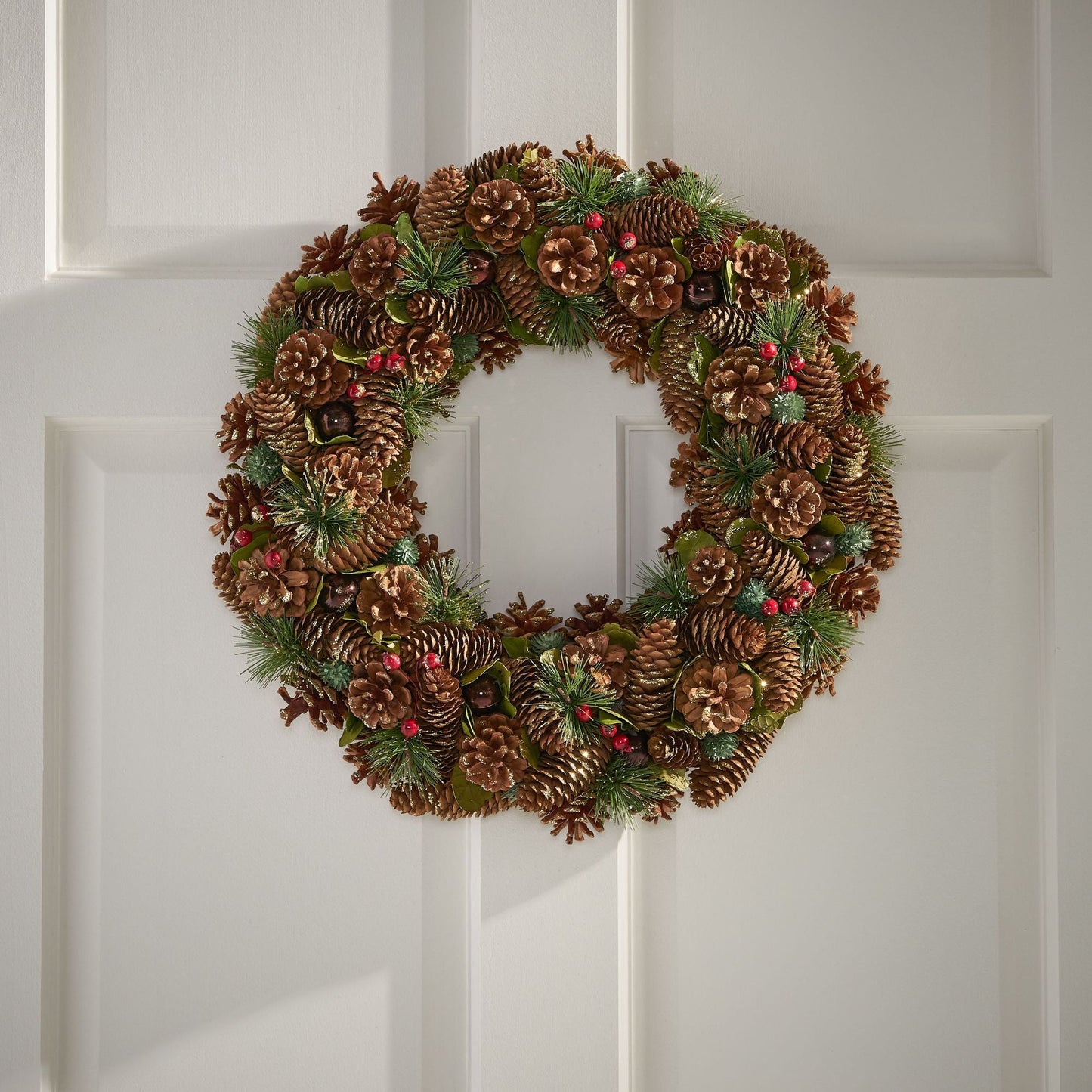 Couronne de Noël en cônes de pin naturels – Décor scintillant de 18,5 pouces pour porte d'entrée, Décor de vacances 2024