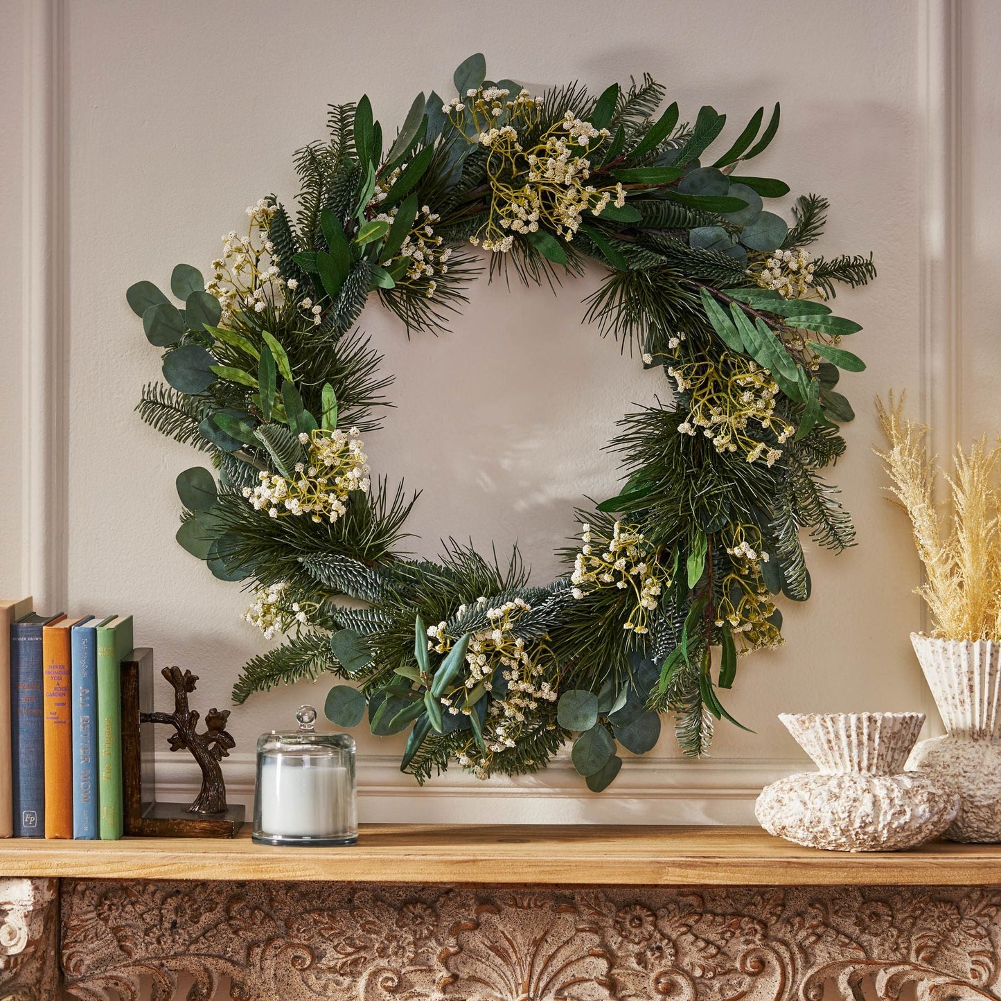 Couronne de Feuilles d'Eucalyptus et de Branches de Pin – Design Étoiles Rustiques de 30 pouces, Parfaite pour la Porte d'Entrée, Décor de Noël 2024