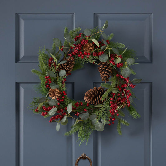 Couronne de 22 pouces en Eucalyptus & Baies avec Pignes – Décor Rustique Naturel pour Porte d'Entrée, Noël 2024