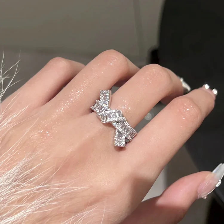 Bague à nœud en diamant ajustable élégante - Collection Serena