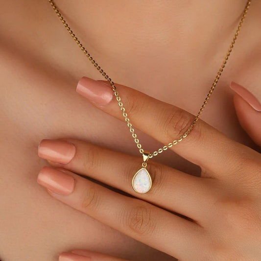 Eloise 18K Opale Naturelle Goutte Pendentif Collier - Une Élégance Envoûtante