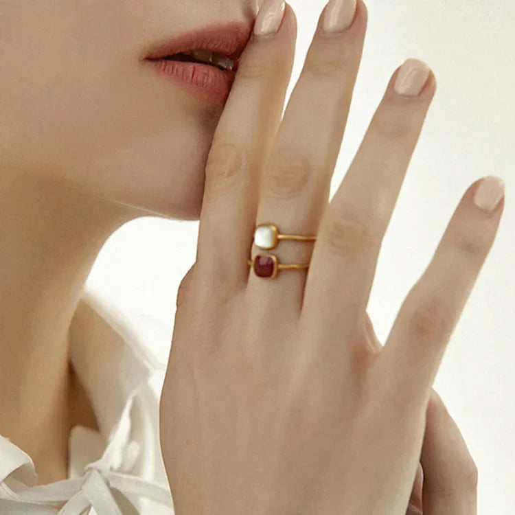 Charmante bague en émail vintage Elvira