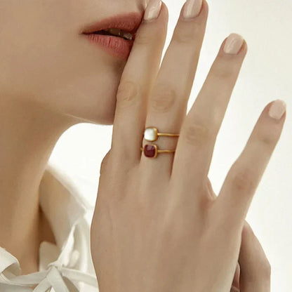 Charmante bague en émail vintage Elvira