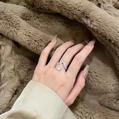 Bague en Argent Élégante en Forme de S avec Zirkonia Envoûtante - Seraphine