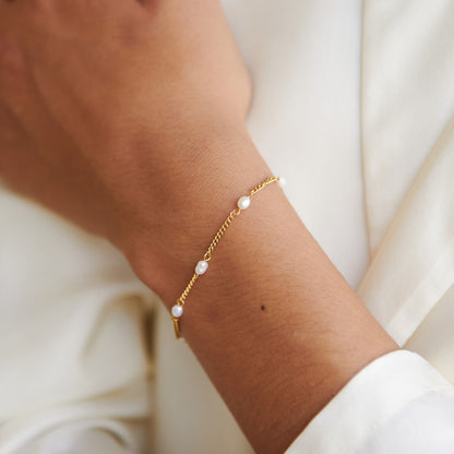 Bracelet Élégante Amara avec des Perles de Eau Douce Éblouissantes