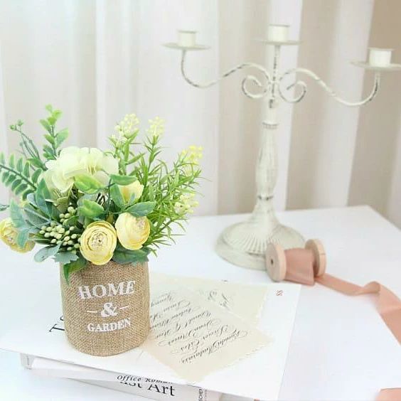 Fleurs d'hortensia avec vase