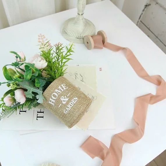 Fleurs d'hortensia avec vase