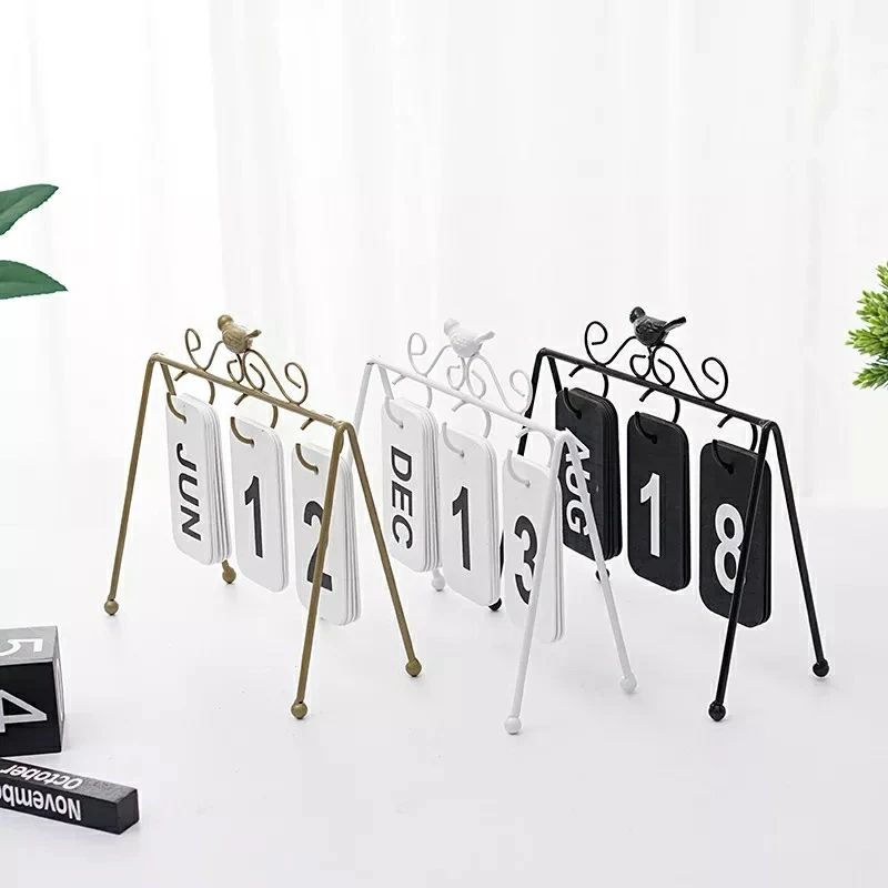 Calendrier de bureau en fer simple de l'année