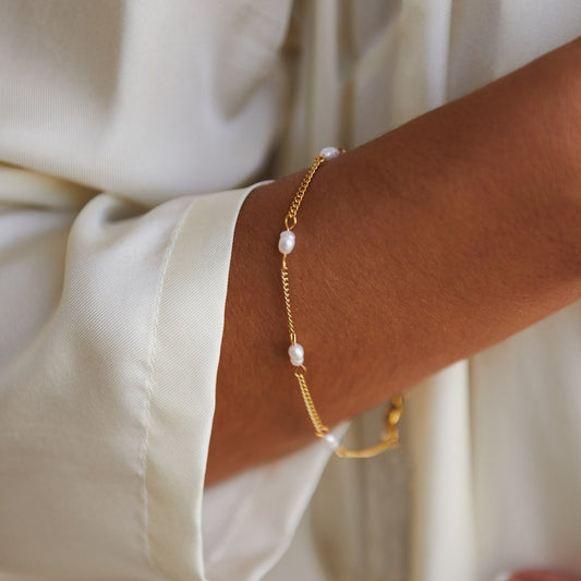 Bracelet Élégante Amara avec des Perles de Eau Douce Éblouissantes
