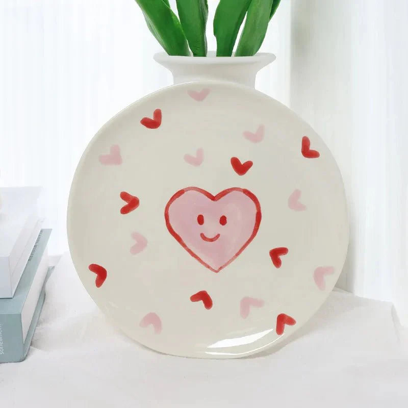 Ensemble de tasse à café et d'assiette avec motif en forme de cœur