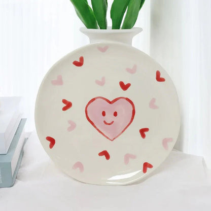 Ensemble de tasse à café et d'assiette avec motif en forme de cœur