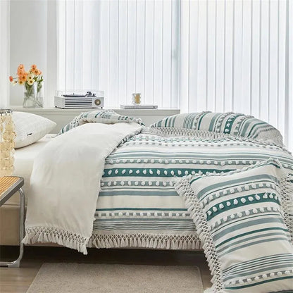 Ensemble de lit en fourrure coupée rayé de haute qualité │ Couette moderne Boho avec housse de couette et taie d'oreiller à pompons