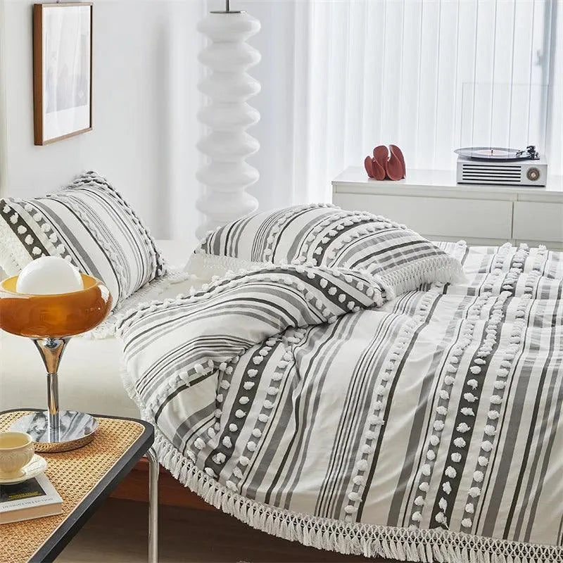 Ensemble de lit en fourrure coupée rayé de haute qualité │ Couette moderne Boho avec housse de couette et taie d'oreiller à pompons