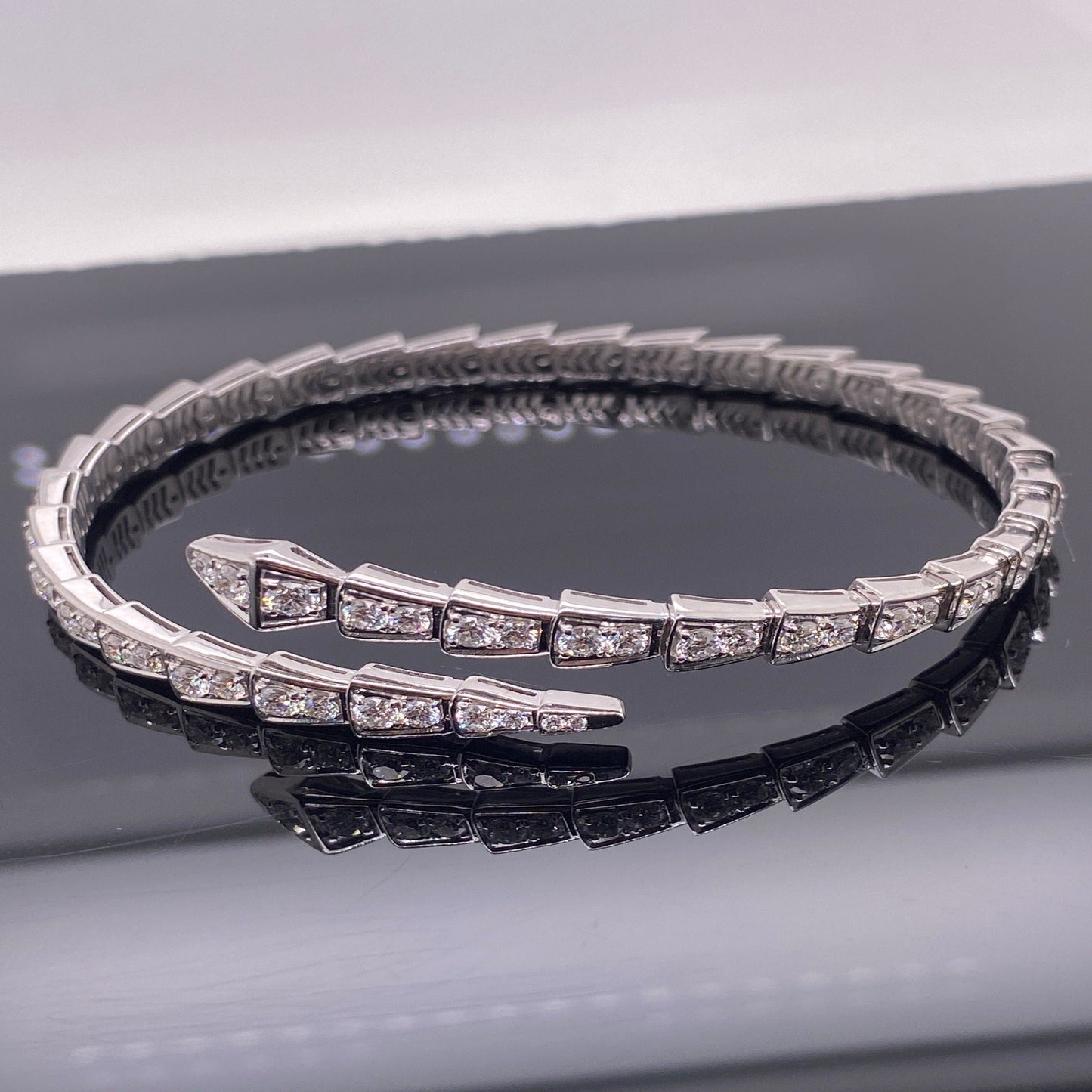 Bande d'éternité – Bracelet serpent luxe avec finition brillante