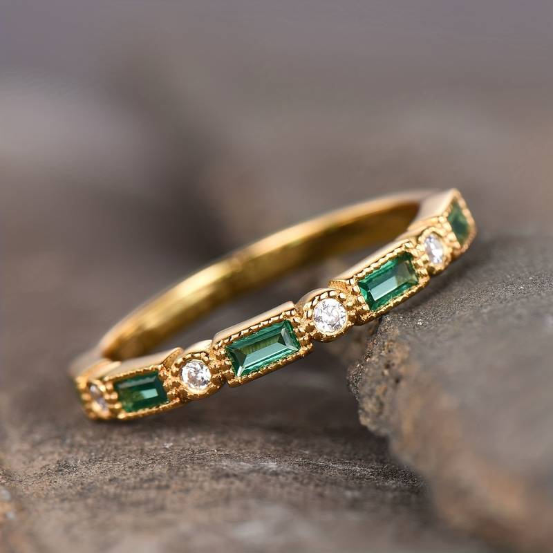 Bague Vintage Élégante avec Zirconia Verte Éclatante - Zarina