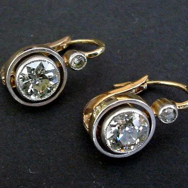 Boucles d'oreilles vintage élégantes en or avec des zirconiums scintillants - Aurelia