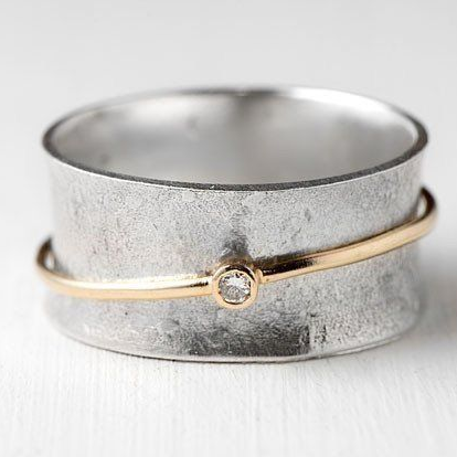 Bague Vintage Élegante en Argent avec Accents Dorés et Zirconia Rayonnante - Aurina