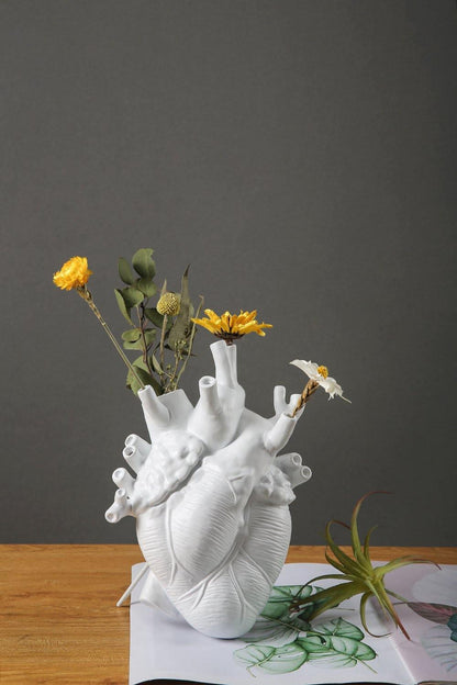 Ceramic heart-shaped vase Floroux | Anatomical design | Decorative vase for the home | Elegant flower vase