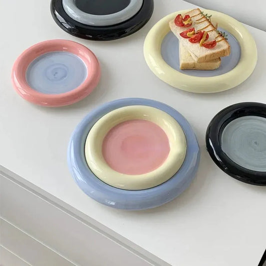Assiette dodue en couleurs pastel de style coréen