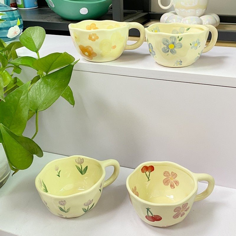 Tasse en céramique avec fleur irrégulière dans le style coréen