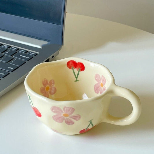 Tasse en céramique avec fleur irrégulière dans le style coréen