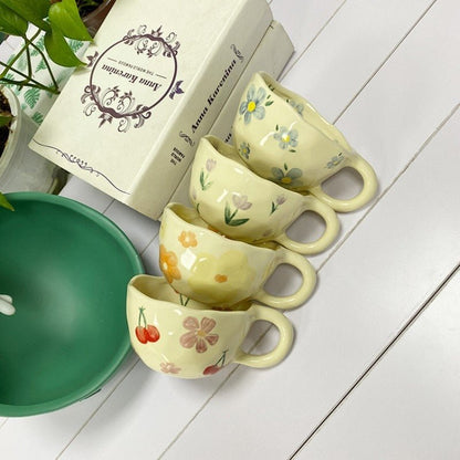 Tasse en céramique avec fleur irrégulière dans le style coréen