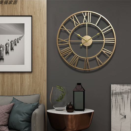 Montre murale squelette en or ou en bronze