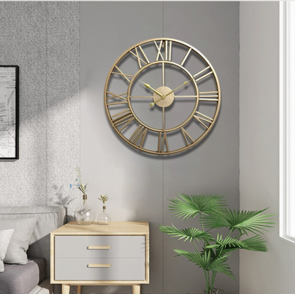 Montre murale squelette en or ou en bronze